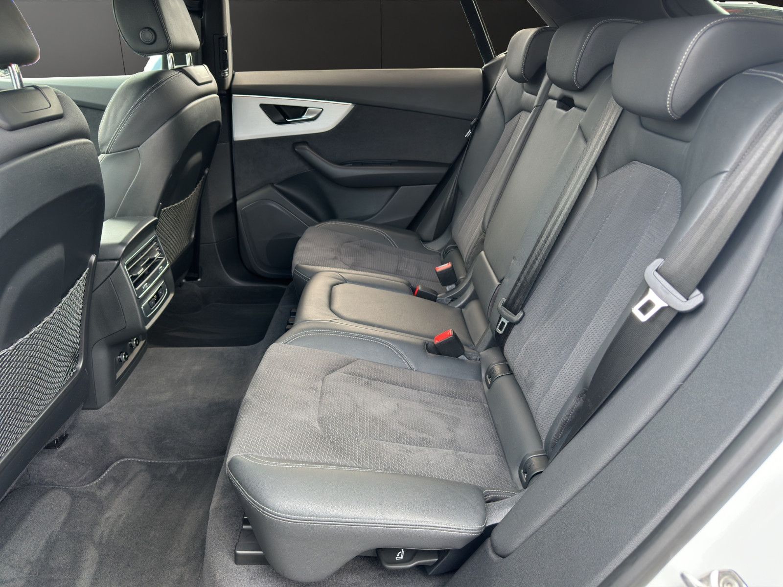 Audi Q8 55 TFSI e qu. tiptr. S LINE+AHZV+AIR+HD+NIGHT