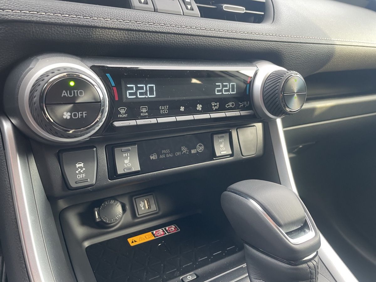 Toyota RAV4 2.5 Hybrid Team D *2xPDC*ACC*BLIS*LED*SHZ*