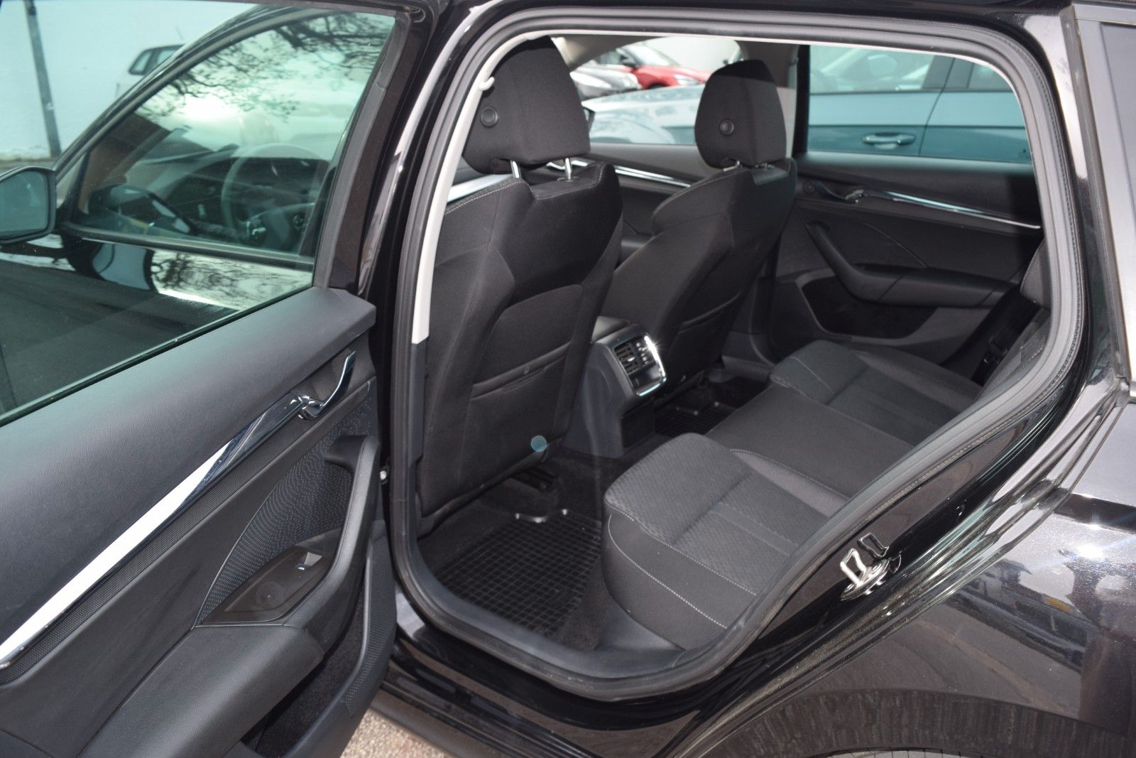 Skoda Octavia Combi Style - Samsaru's Car Outlet