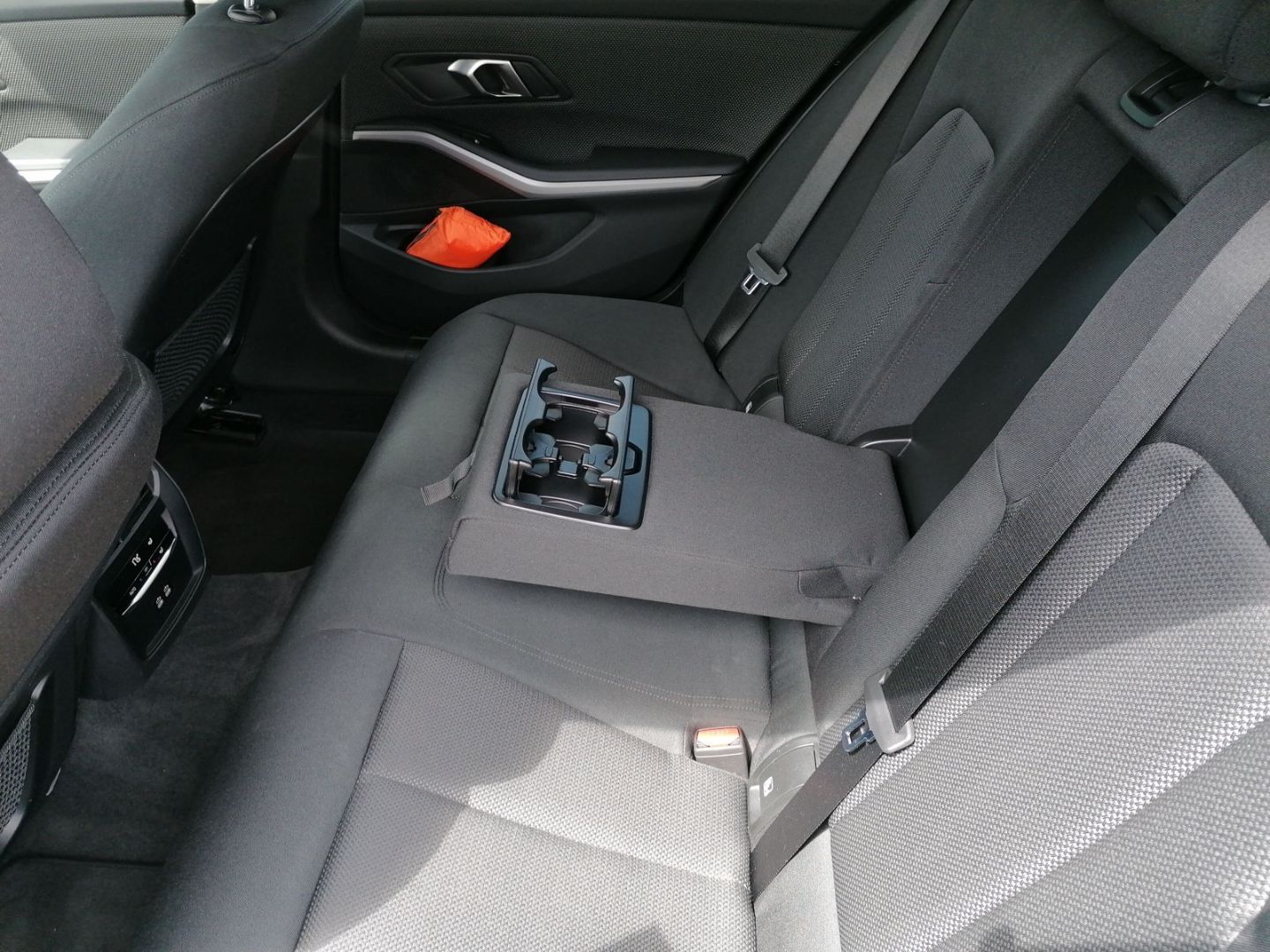BMW 320 i Touring - Samsaru's Car Outlet
