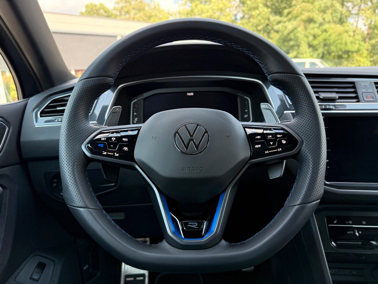 Volkswagen Tiguan R 2.0 TSI DSG 4MOTION AHK Matrix DCC