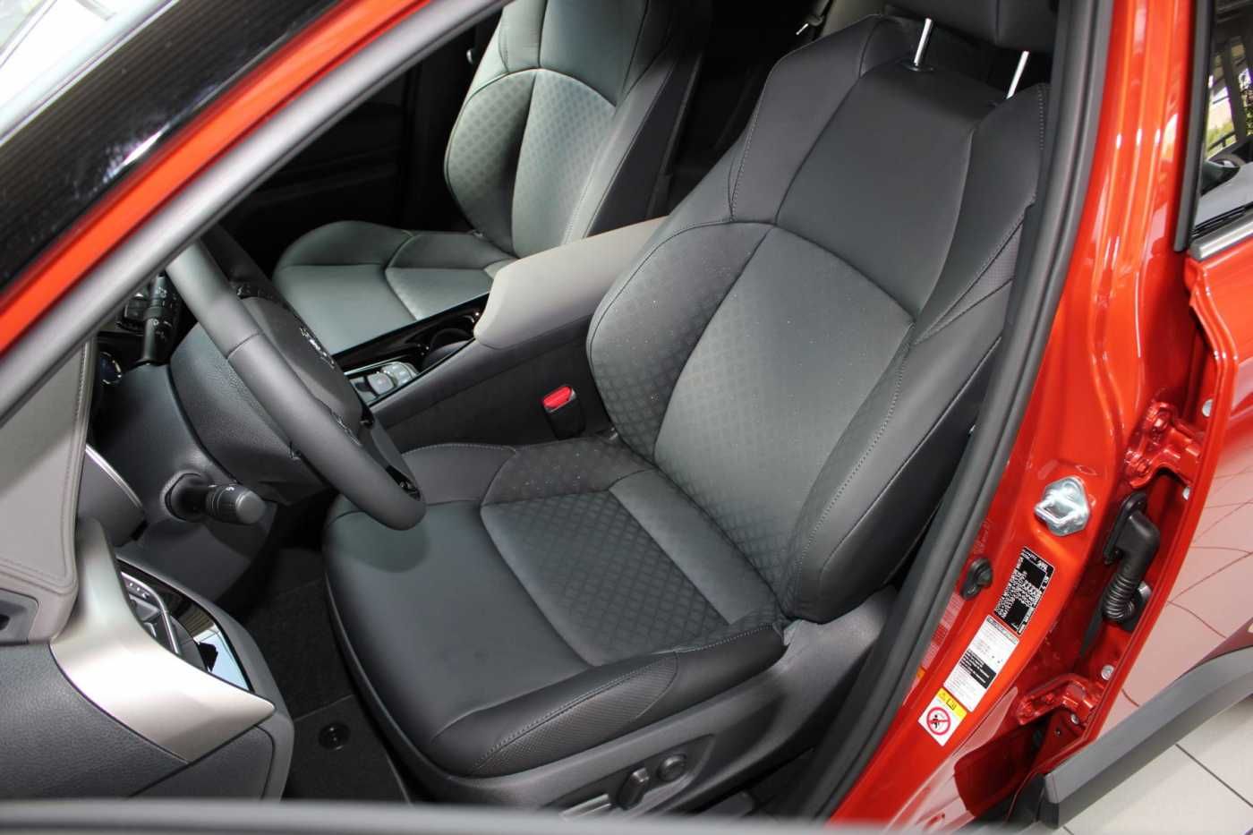 Toyota C-HR 2.0 Hybrid Orange Edition - Samsaru's Car Outlet