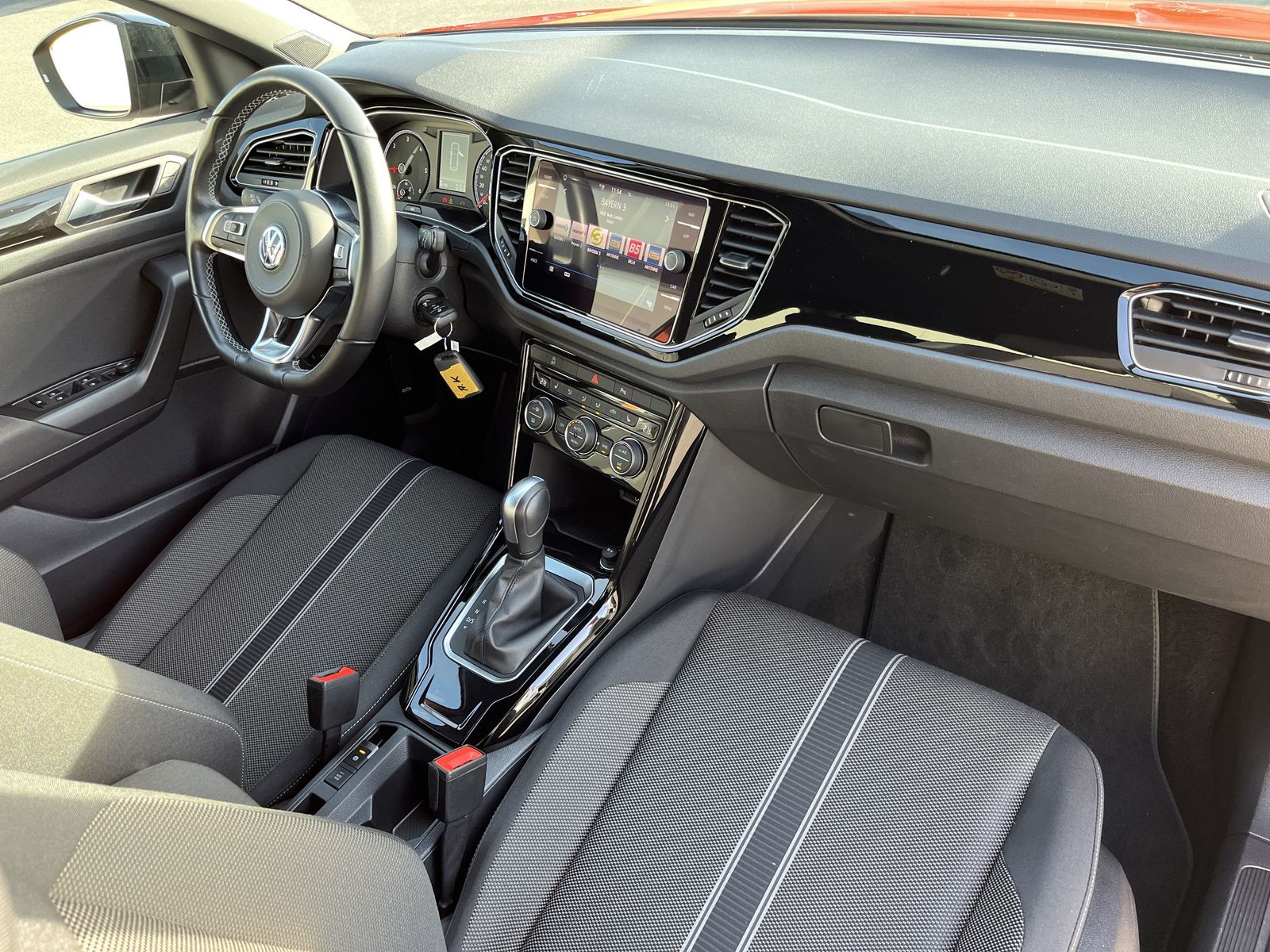 Volkswagen T-Roc 2.0 TDI DSG Style - Samsaru's Car Outlet