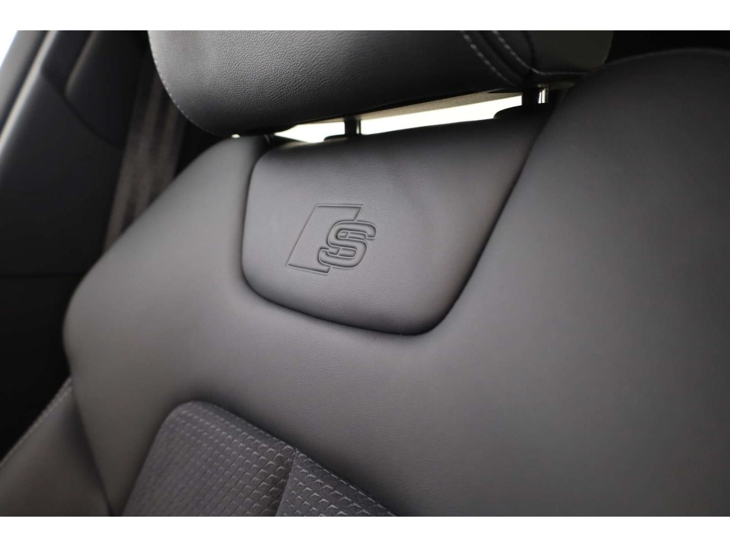Audi A6 Avant 55 TFSI e quattro S line - Samsaru's Car Outlet