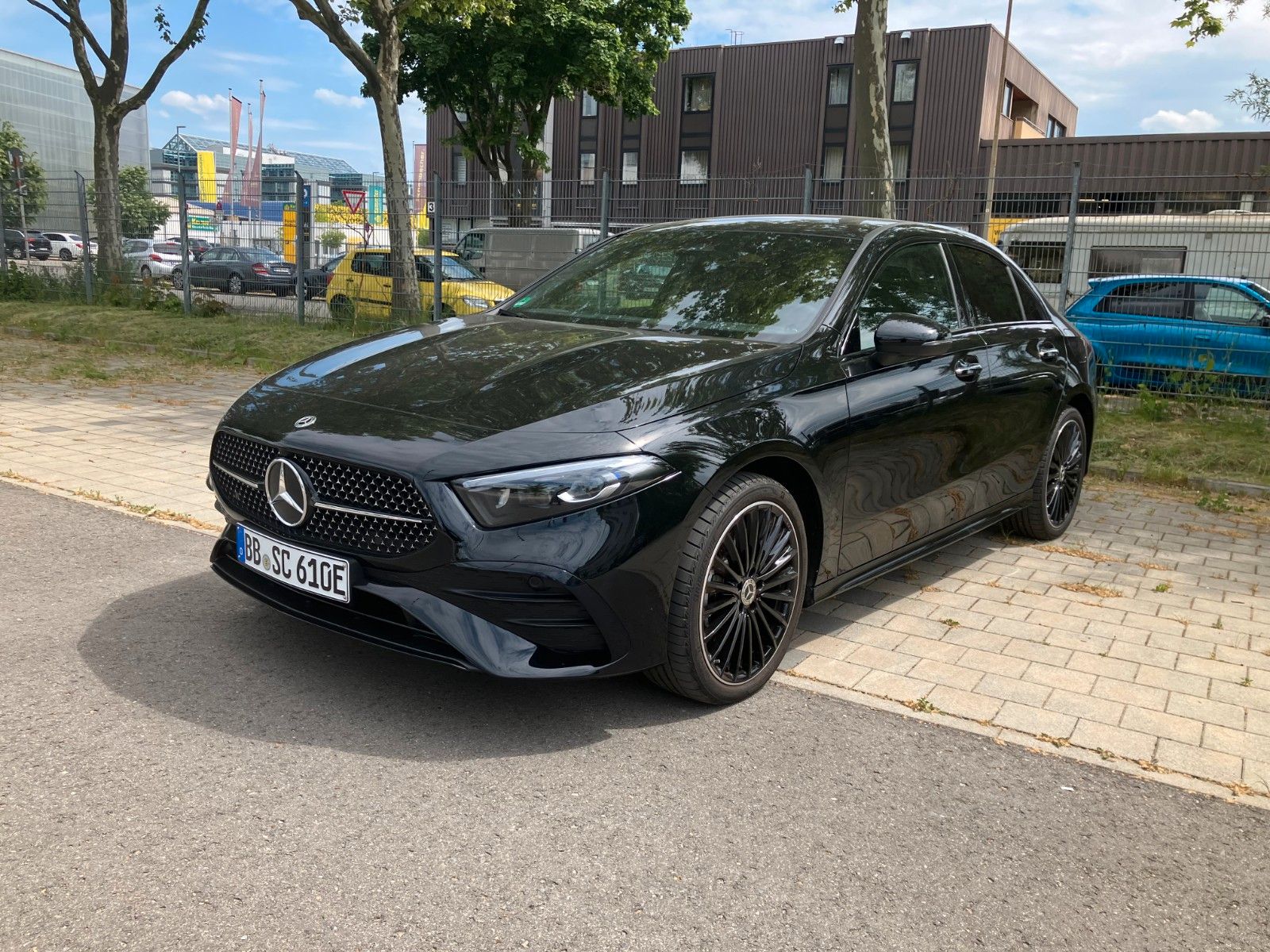 Mercedes-Benz A 250 e Limousine - Samsaru's Car Outlet