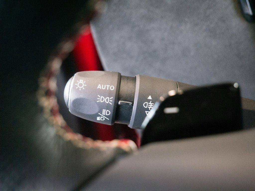 DS Automobiles DS 4 E-TENSE 225 Performance Line + MATRIX-LED