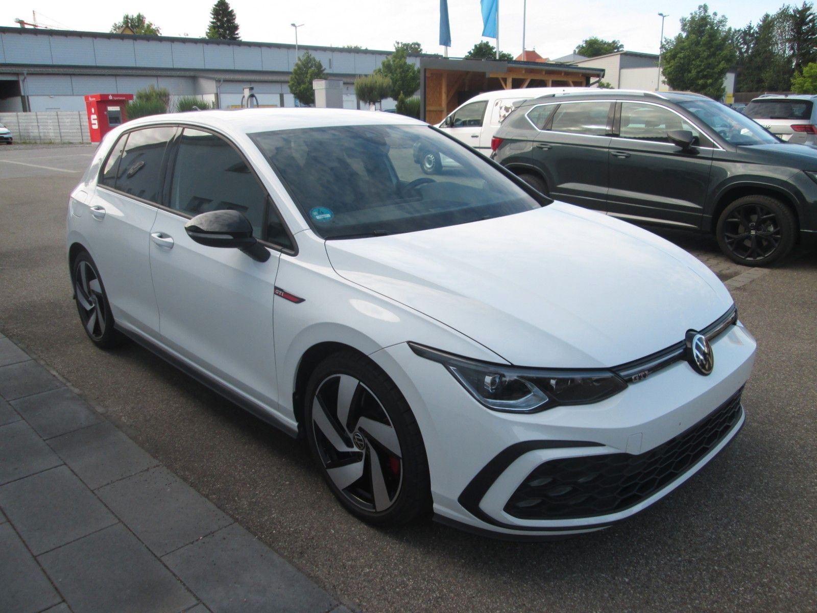 Volkswagen Golf VIII GTI 2.0 TSI - Samsaru's Car Outlet