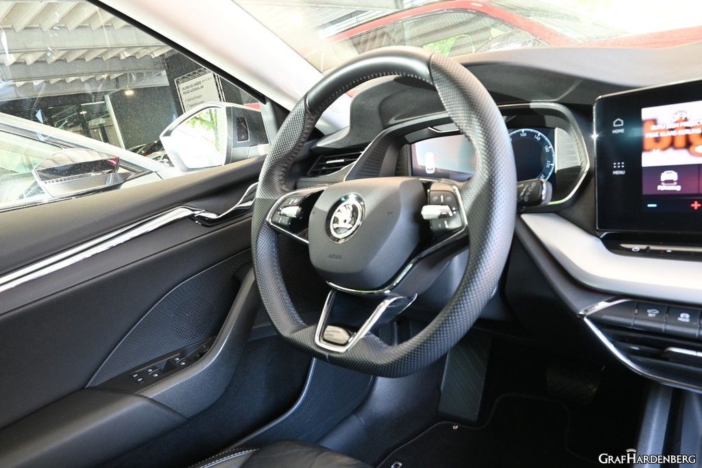 Skoda Octavia Combi 2.0 TDI DSG Style - Samsaru's Car Outlet