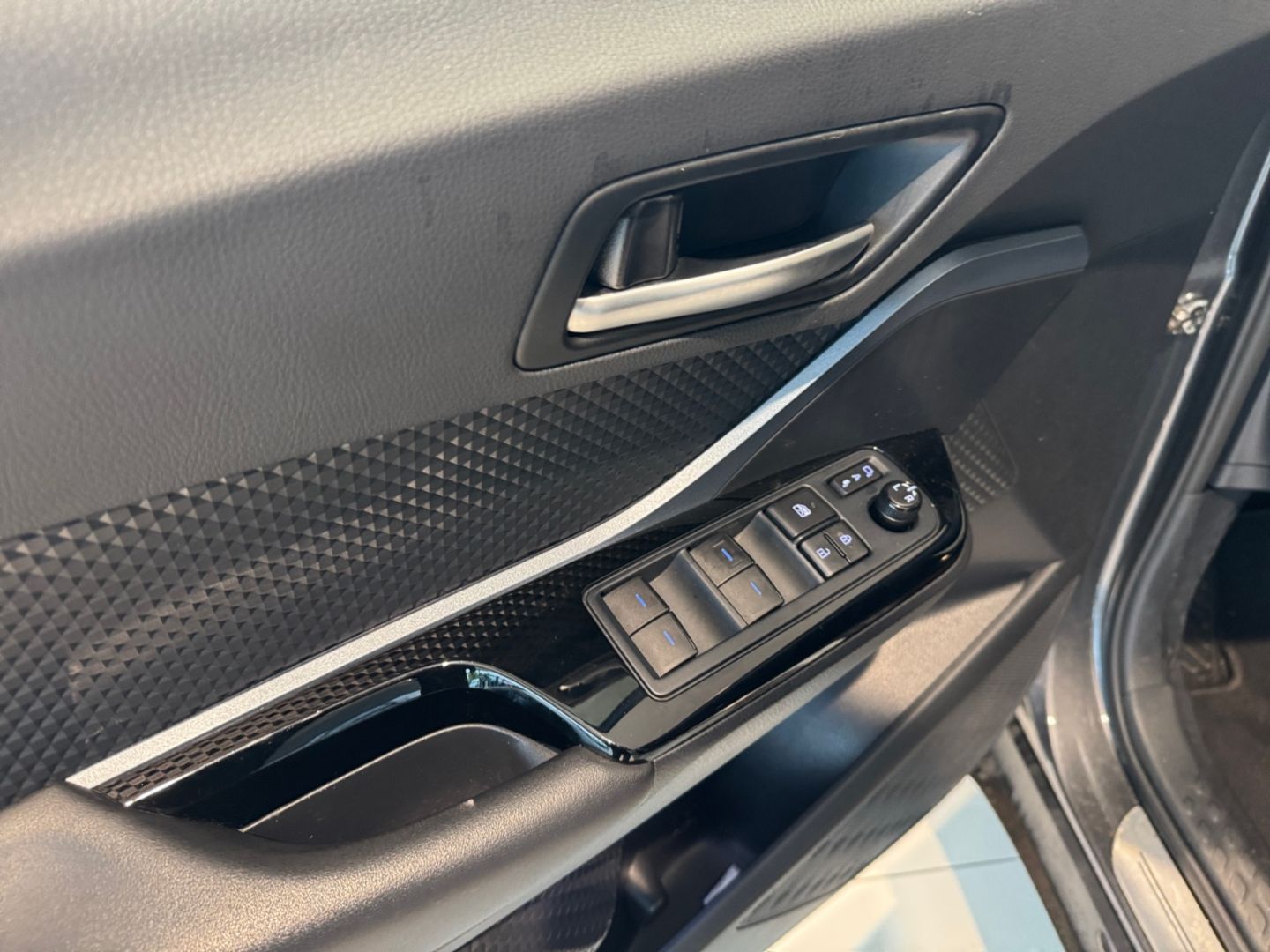 Toyota C-HR 2.0 Hybrid Team D *LED*ACC*CarPlay*CAM*SHZ*