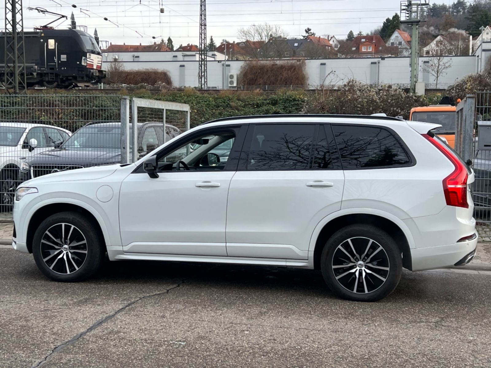 Volvo XC90 T8 R Design AWD - Samsaru's Car Outlet