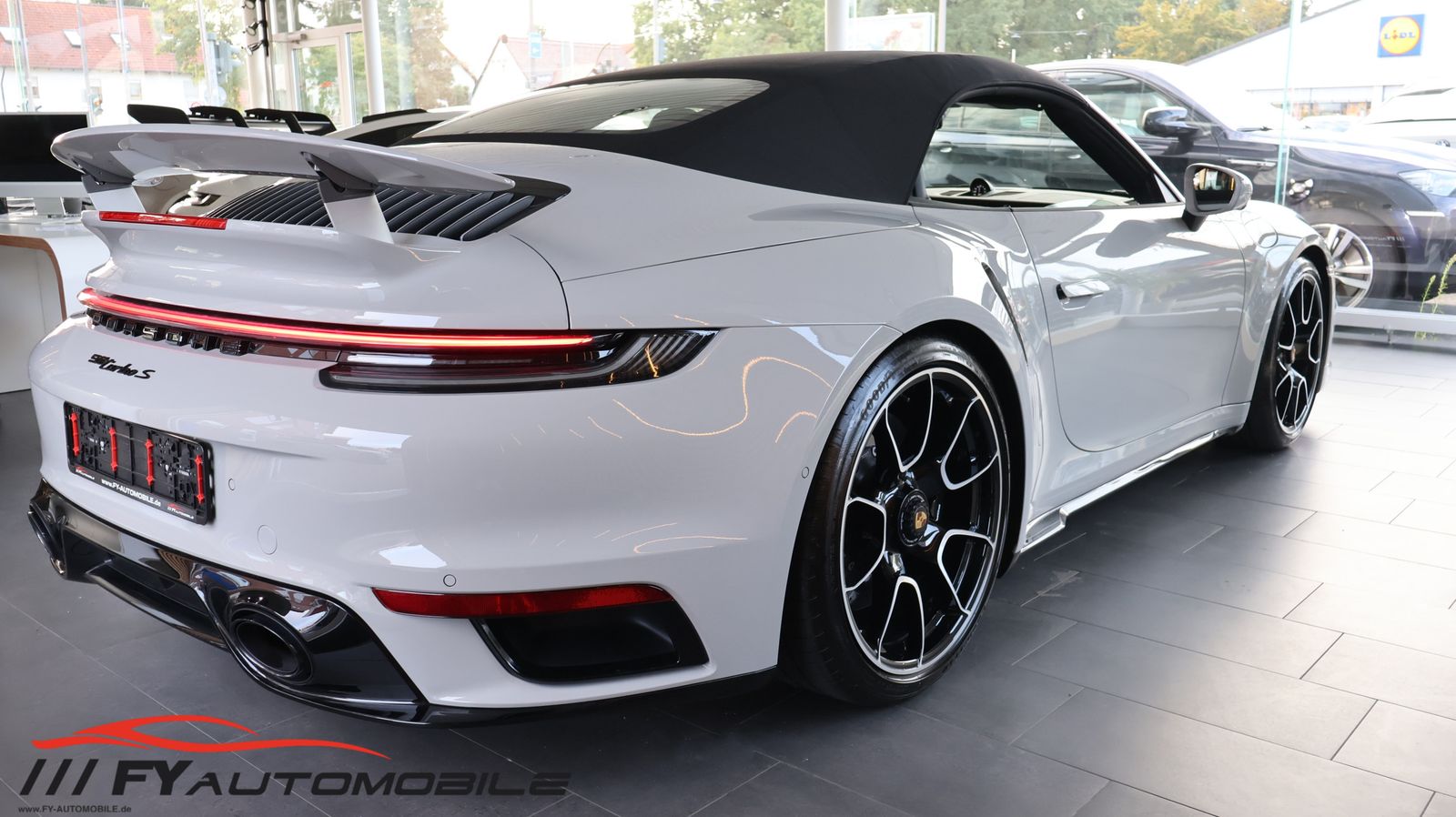 Porsche 992 Turbo S Cabriolet Lift* Keramik* Garantie*