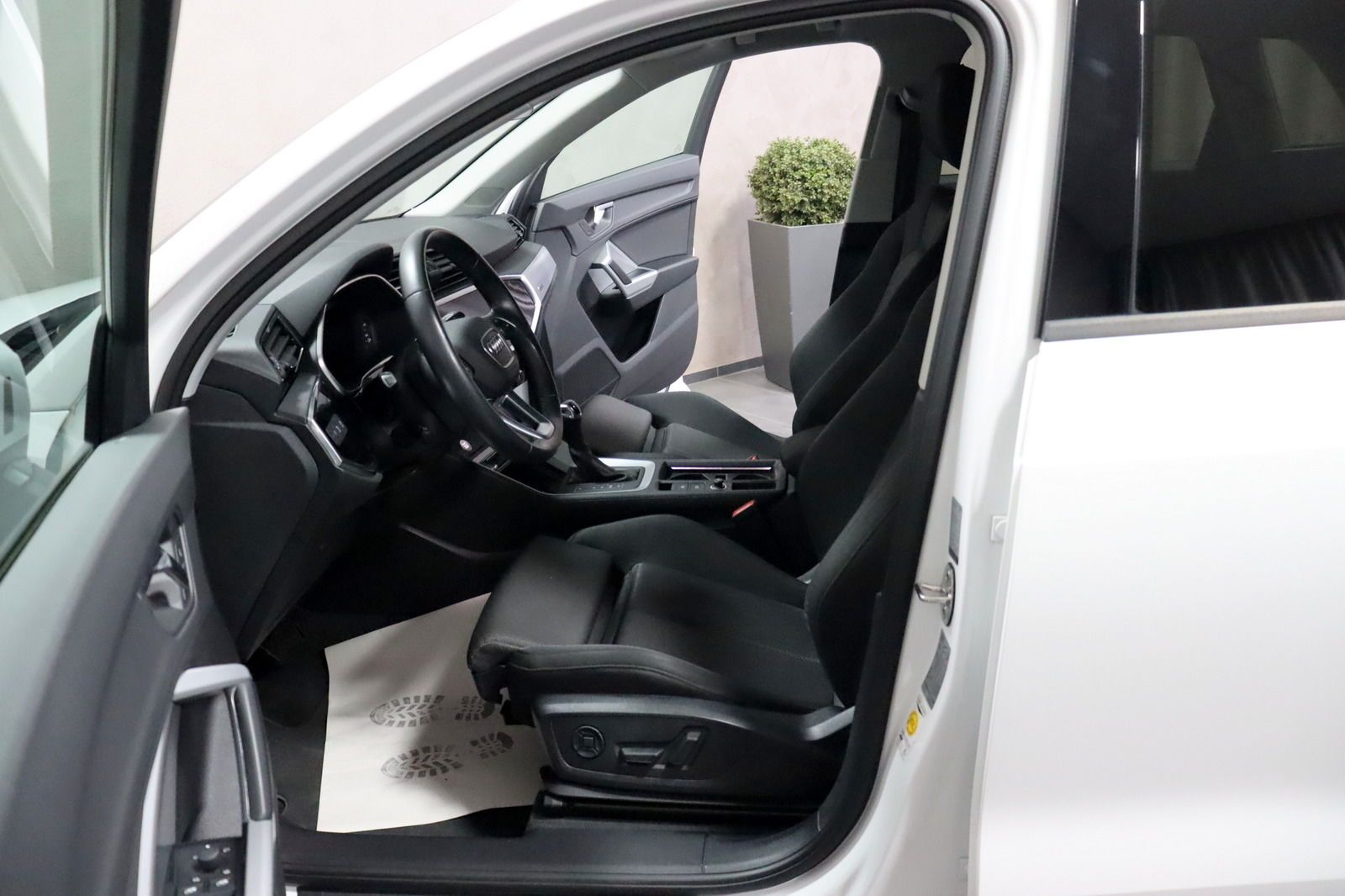 Audi Q3 40 TDI quattro Aut. - Samsaru's Car Outlet