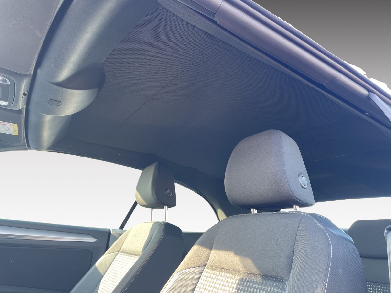 Volkswagen T-Roc 1.5 TSI Active - Samsaru's Car Outlet