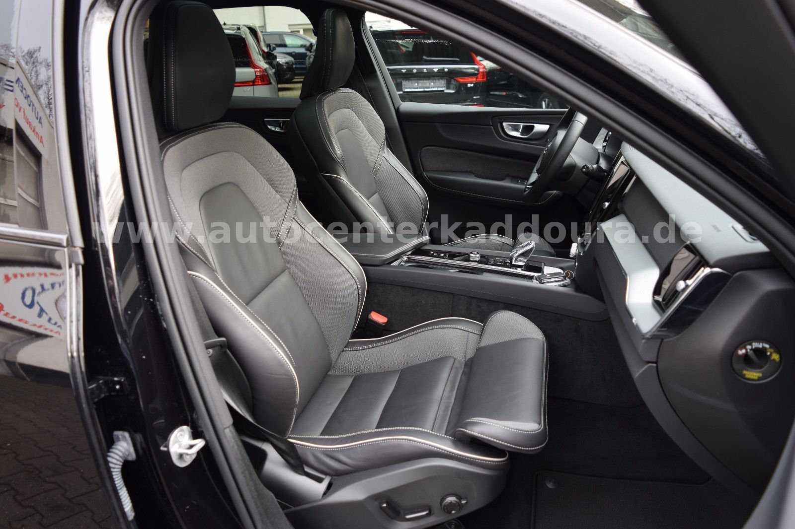 Volvo XC60 T6Plus Black Edition - Samsaru's Car Outlet
