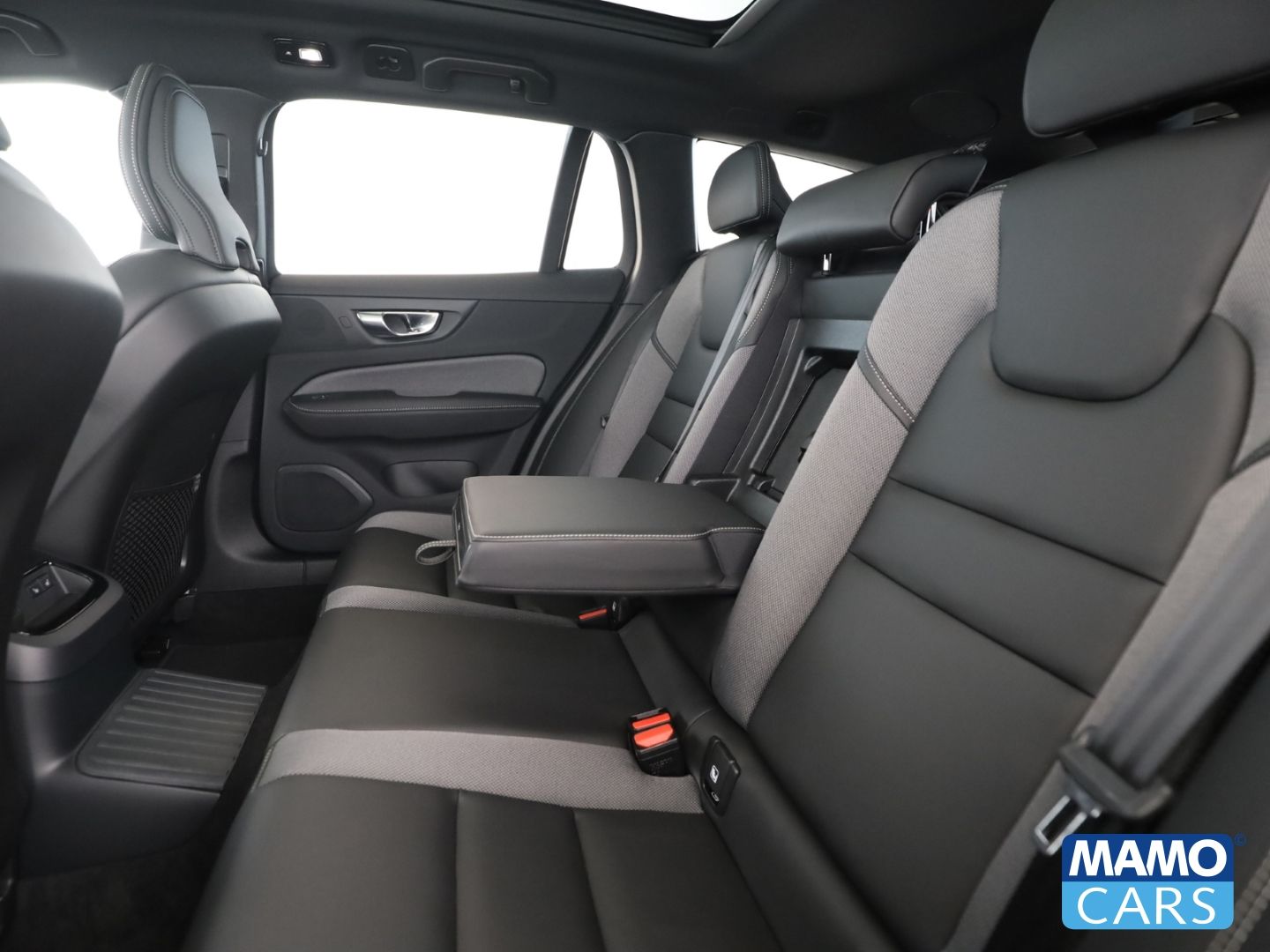 Volvo V60 T6 Recharge AWD Ultra Dark Plug-In Hybrid