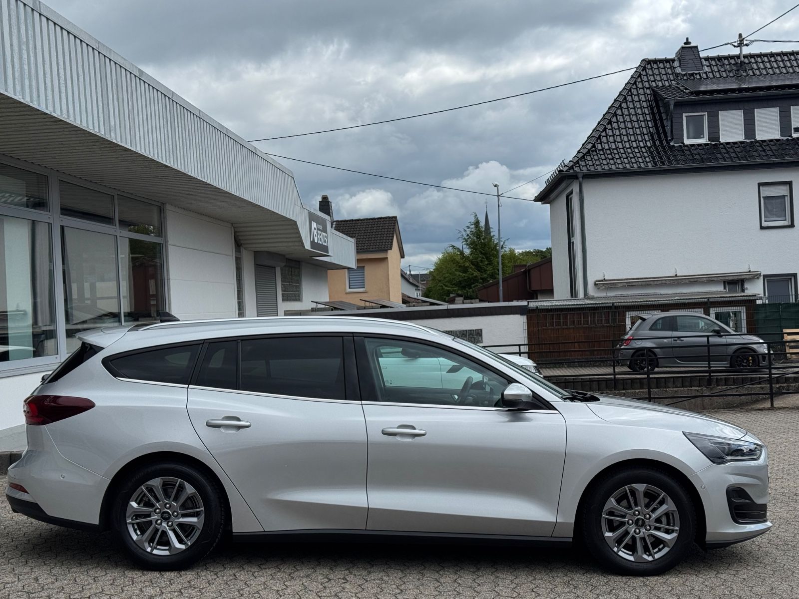 Ford Focus Turnier Titanium/PANO/AHK/R-Cam/CarPlay/1H