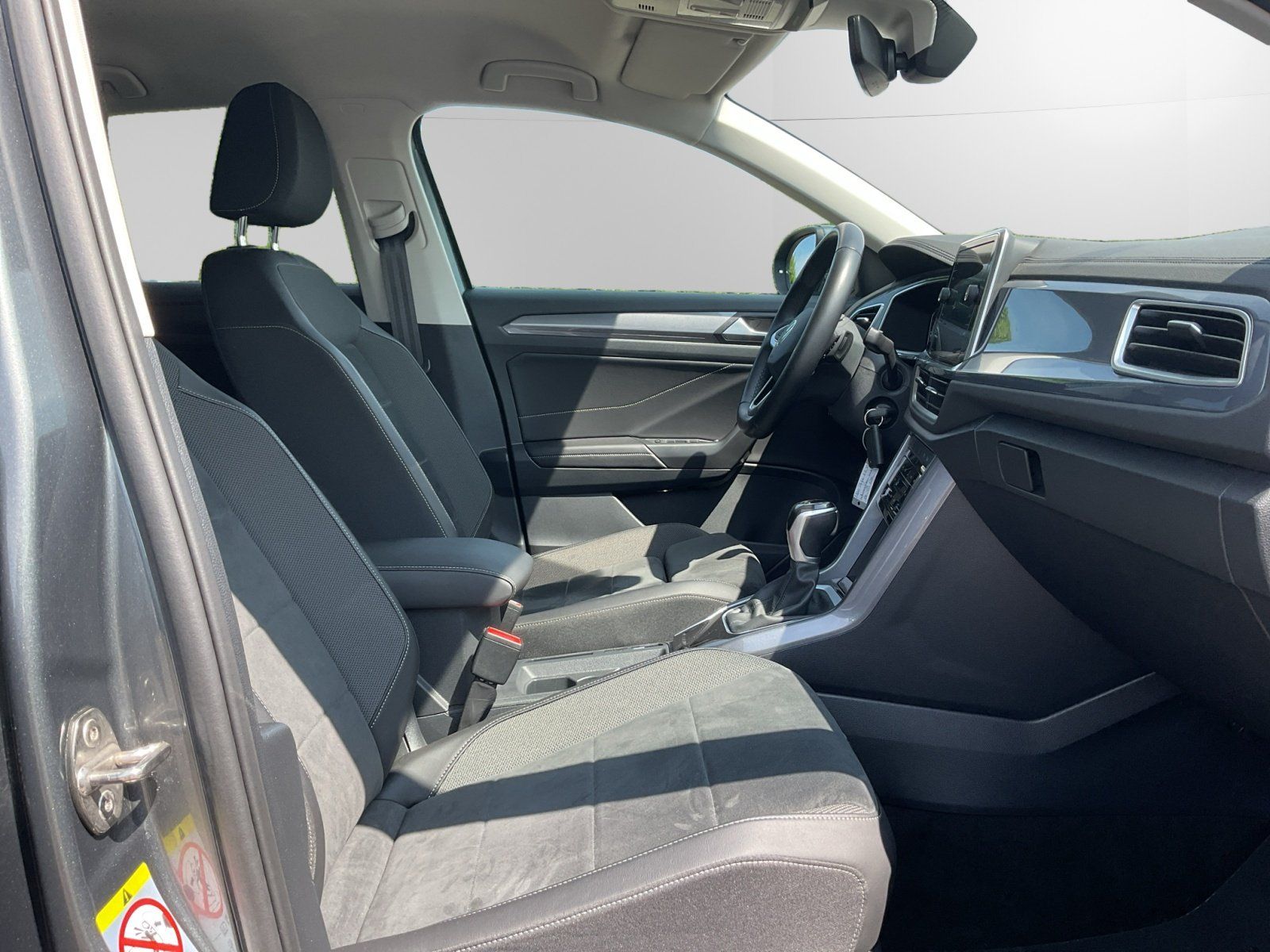 Volkswagen T-Roc 1.5 TSI DSG Style - Samsaru's Car Outlet
