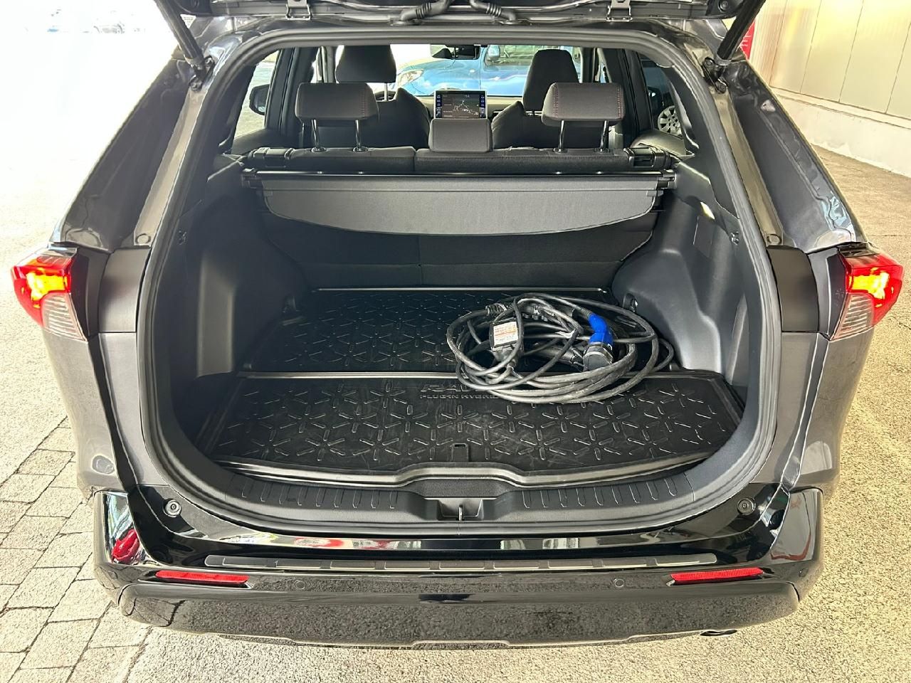 Toyota RAV4 Plug-in Hybrid 4x4 - Samsaru's Car Outlet