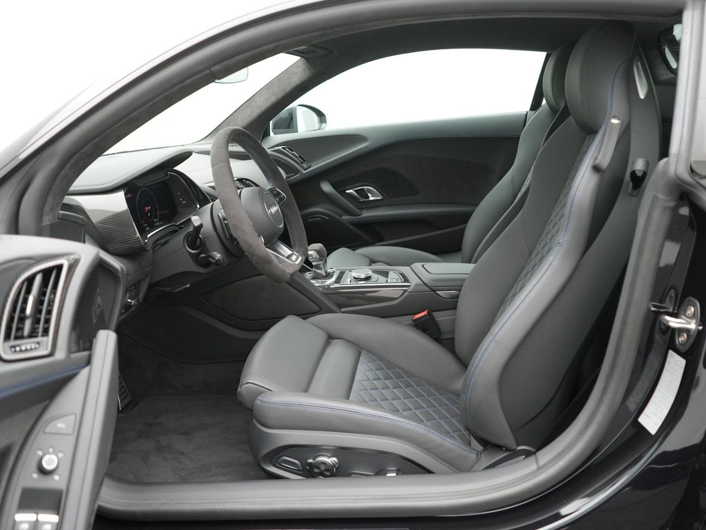 Audi R8 5.2 performance RWD - Samsaru's Car Outlet