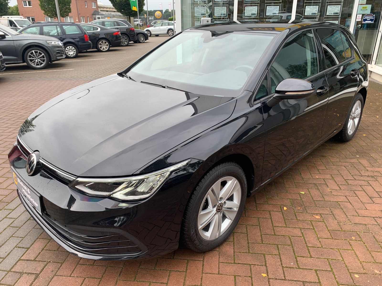Volkswagen Golf - Samsaru's Car Outlet