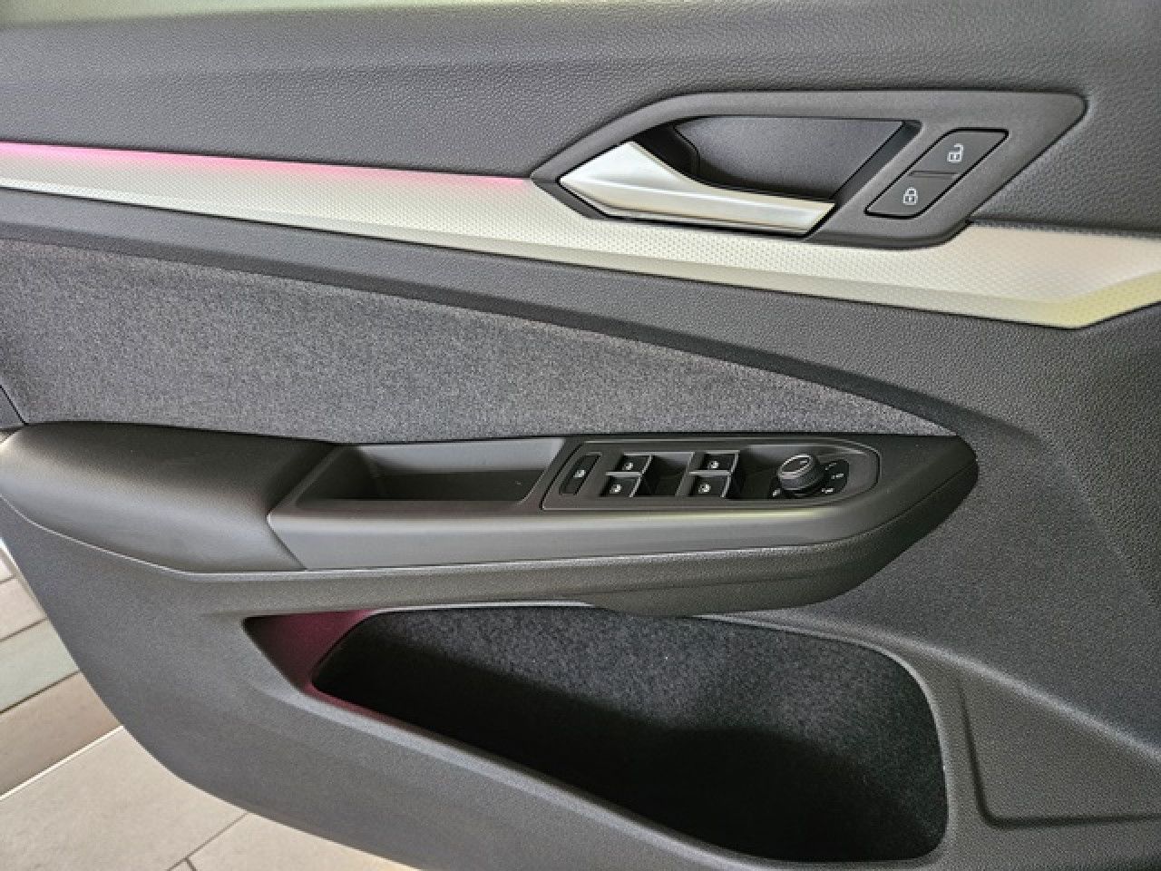 Volkswagen Golf 1.5 eTSI Move DSG - Samsaru's Car Outlet