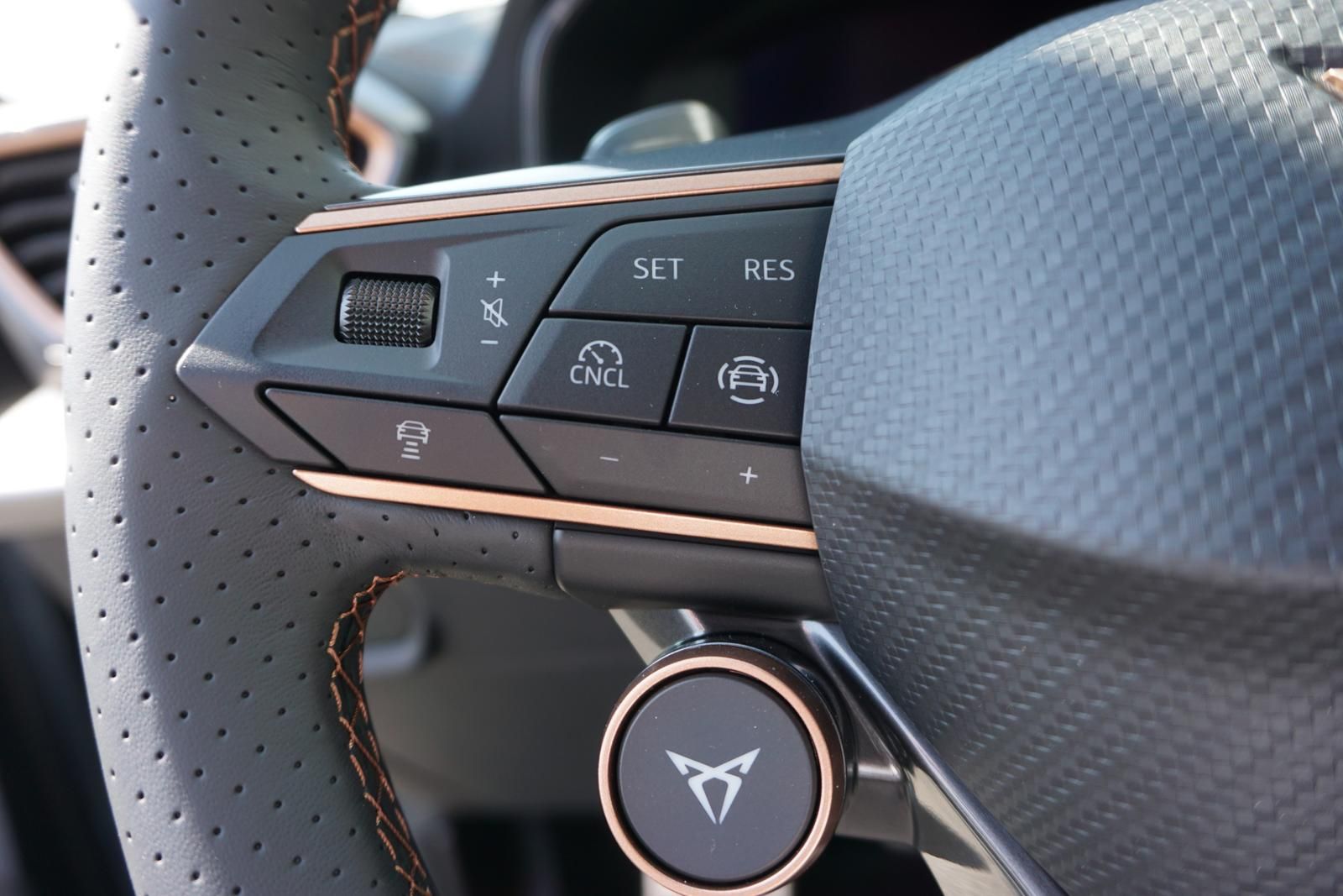 Cupra Leon Sportstourer 1.5 eTSI DSG - Samsaru's Car Outlet