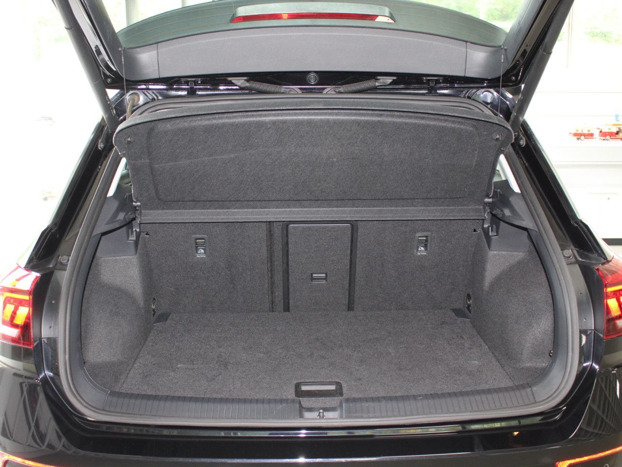 Volkswagen T-Roc 1.5 TSI ACT Style DSG - Samsaru's Car Outlet