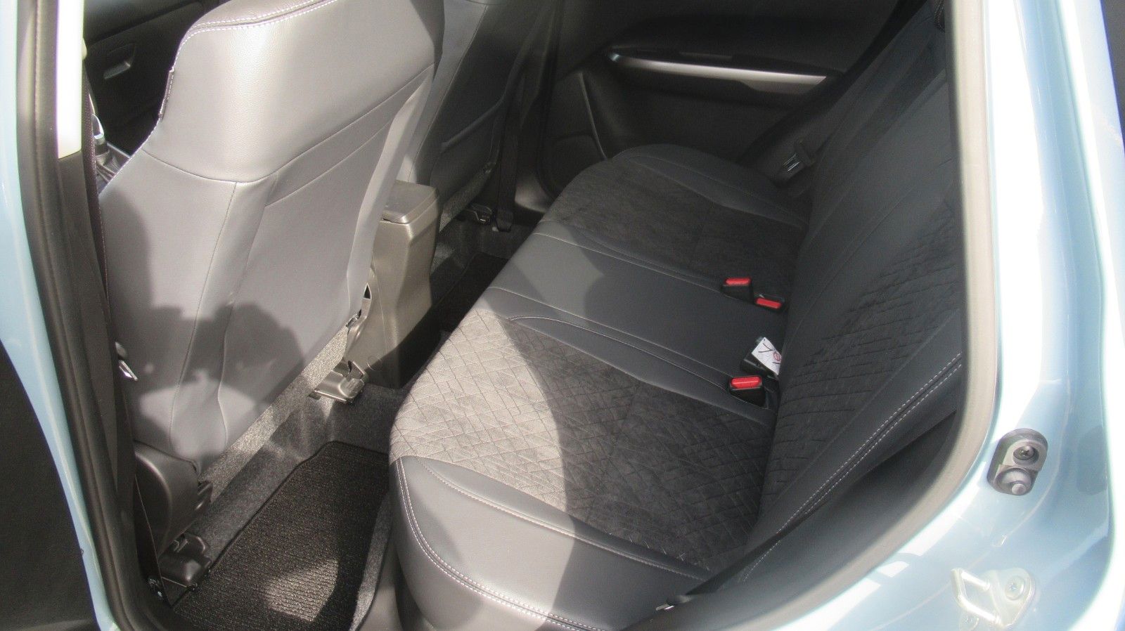 Suzuki Vitara Hybrid Comfort - Samsaru's Car Outlet