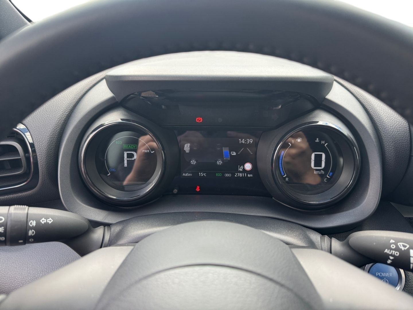 Toyota Yaris Hybrid 1.5 Style *HUD*Teilleder*SHZ*CAM*PD
