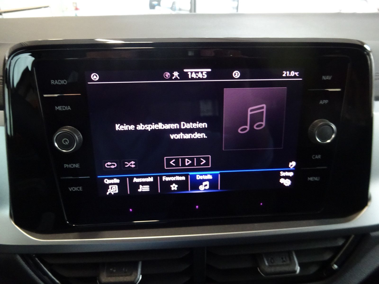 Volkswagen T-Roc 1.5 TSI DSG Life - Samsaru's Car Outlet