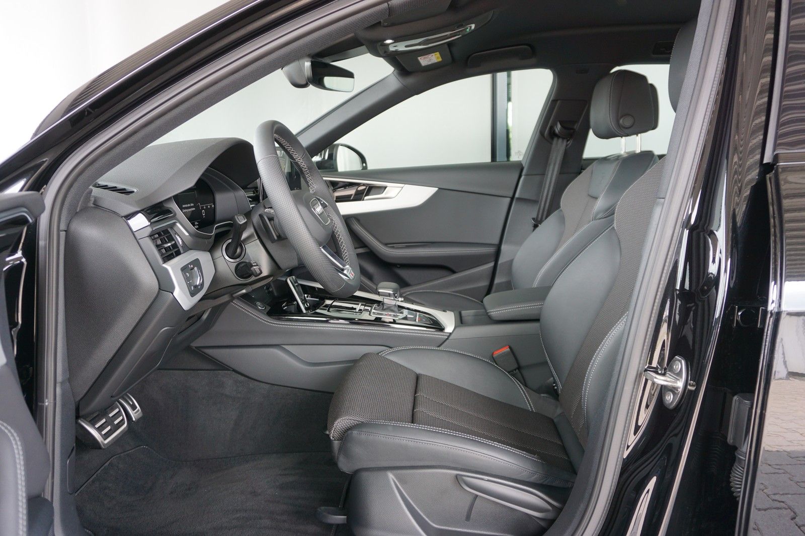 Audi A4 Avant 35 TDI S tronic S line - Samsaru's Car Outlet