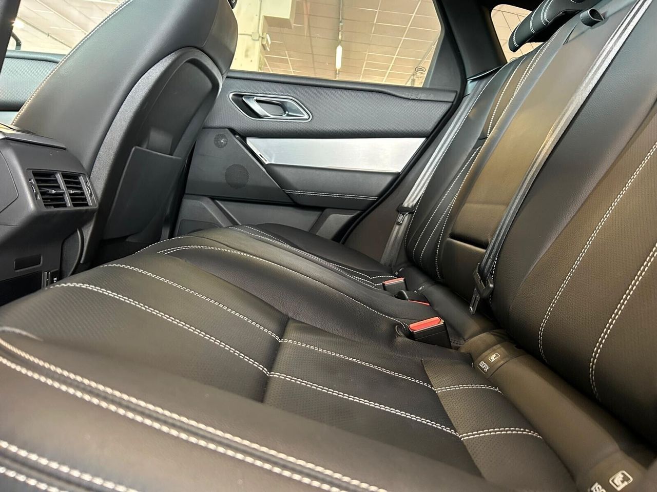 Range Rover Velar R-DYNAMIC S 2.0D - Samsaru's Car Outlet