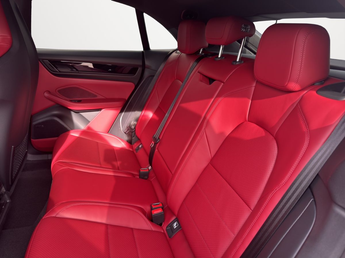Porsche Macan 4 - Samsaru's Car Outlet