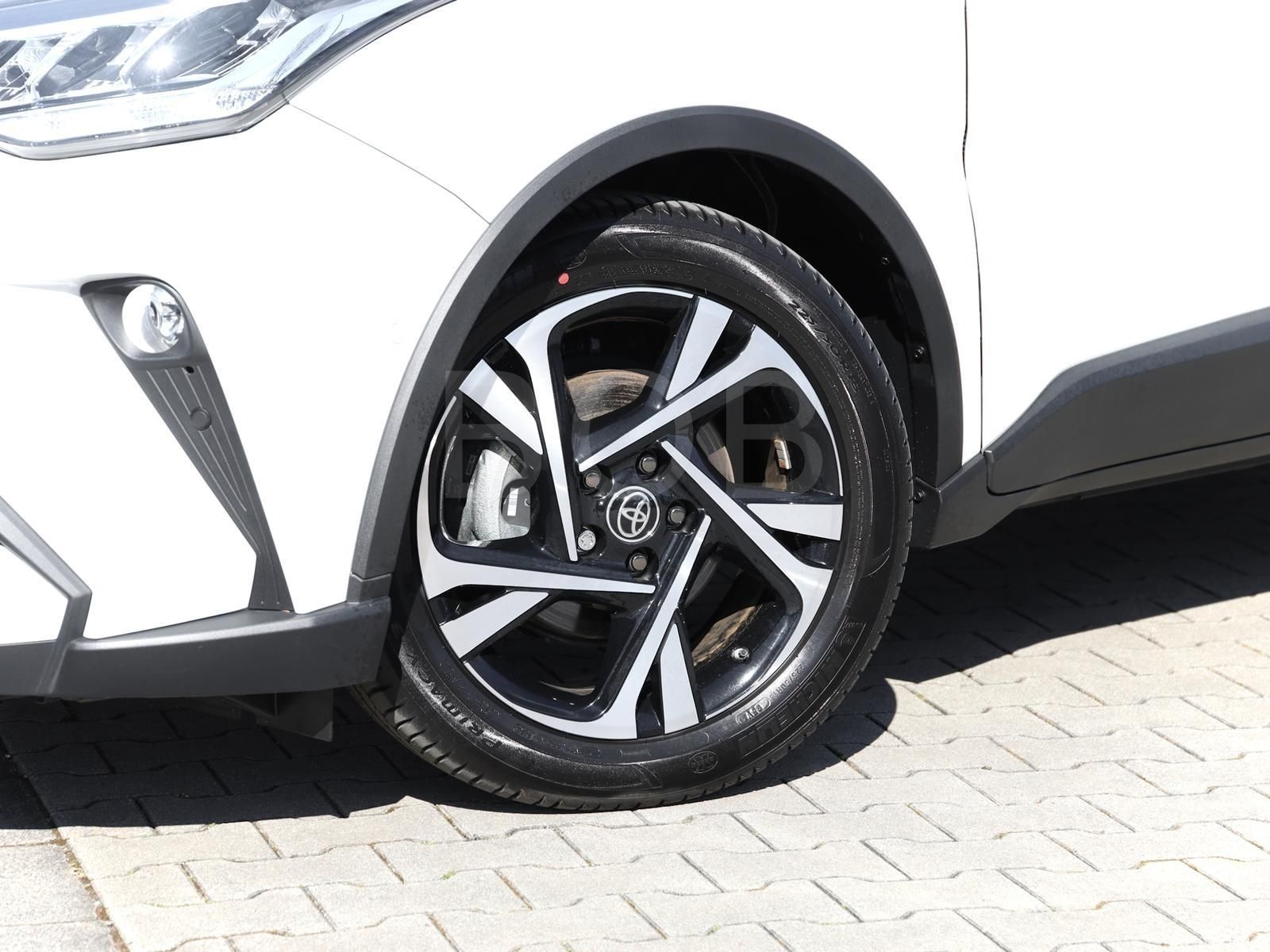 Toyota C-HR 2.0 Hybrid Team - Samsaru's Car Outlet