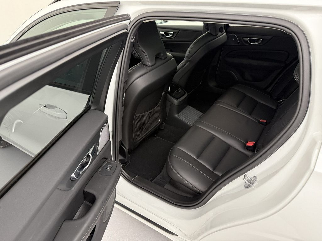 Volvo V60 T6 Ultra Dark Recharge Plug-In Hybrid AWD