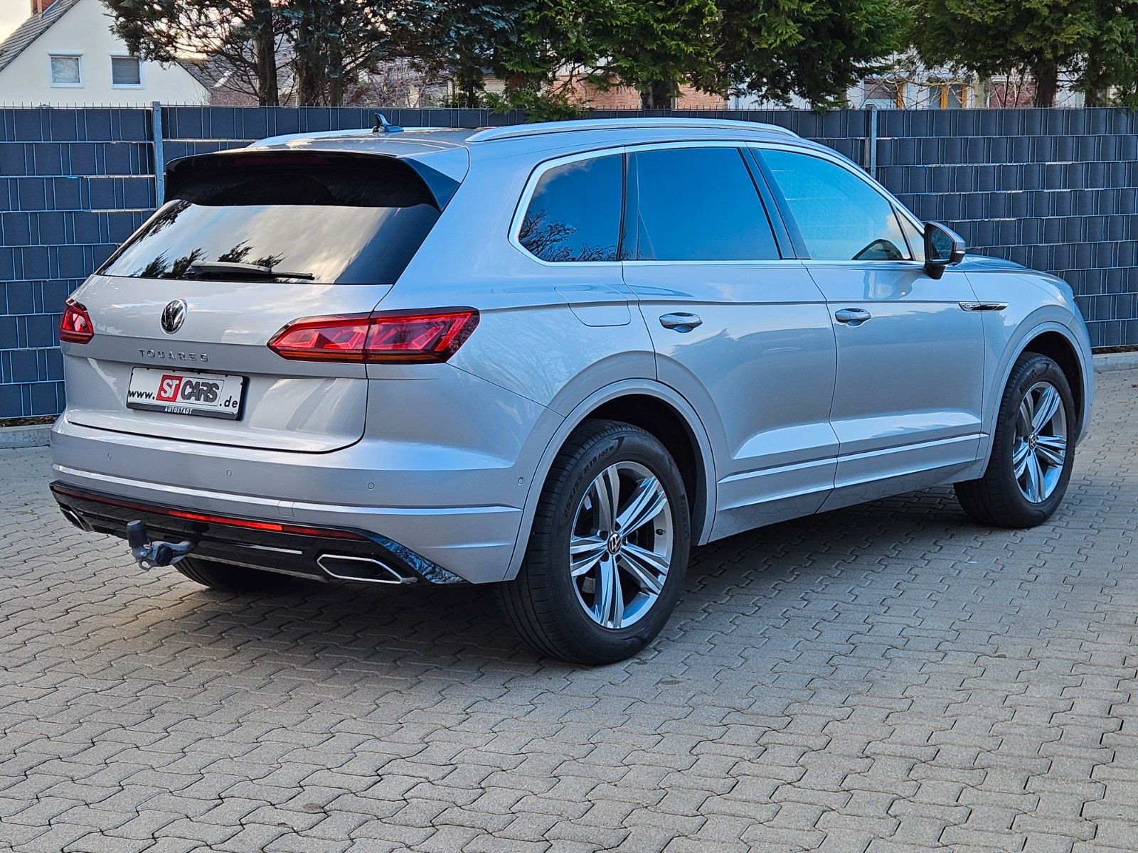 Volkswagen Touareg R-Line 4Motion - Samsaru's Car Outlet