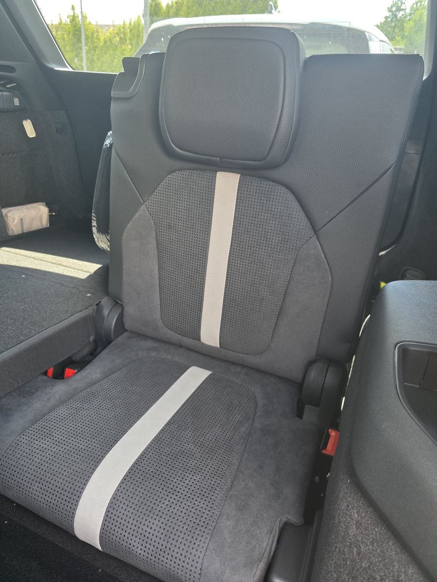 Skoda Kodiaq 2.0 TDI 4x4 Sportline*AHK*HEAD-UP*PANO*7S