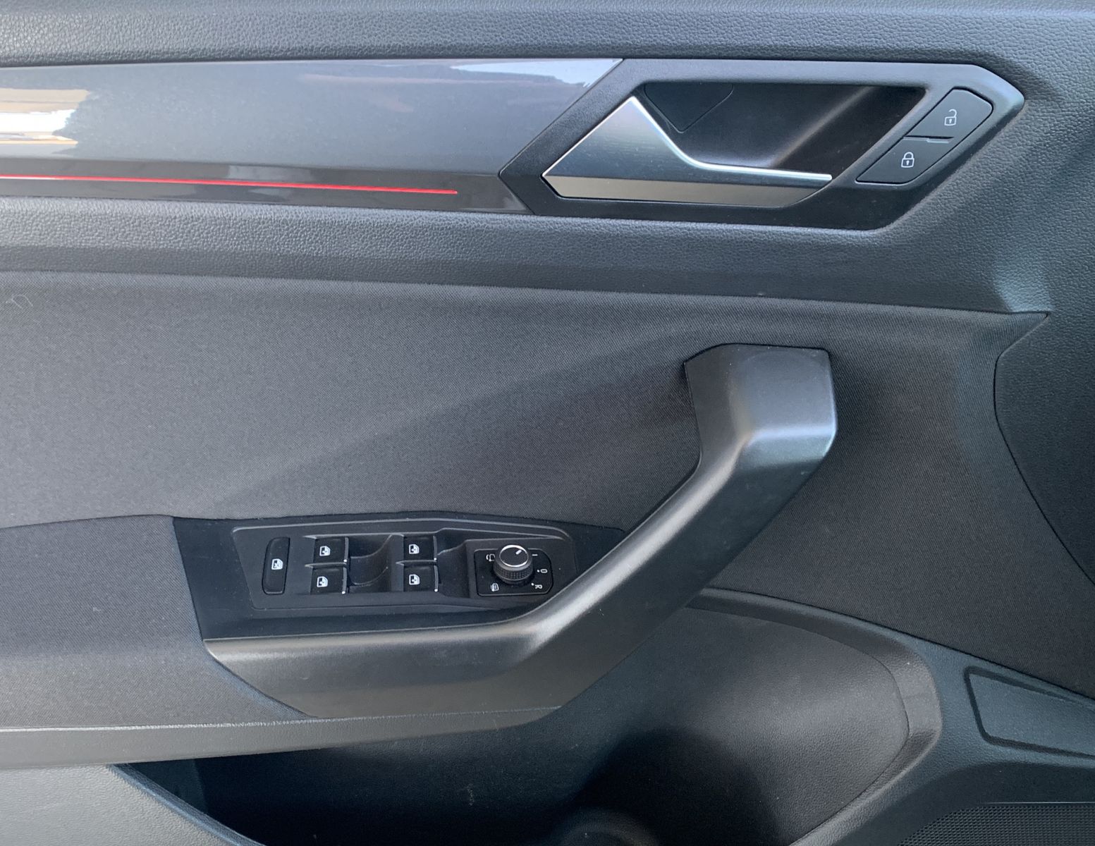 Volkswagen T-Roc 1.5 TSI Sport - Samsaru's Car Outlet