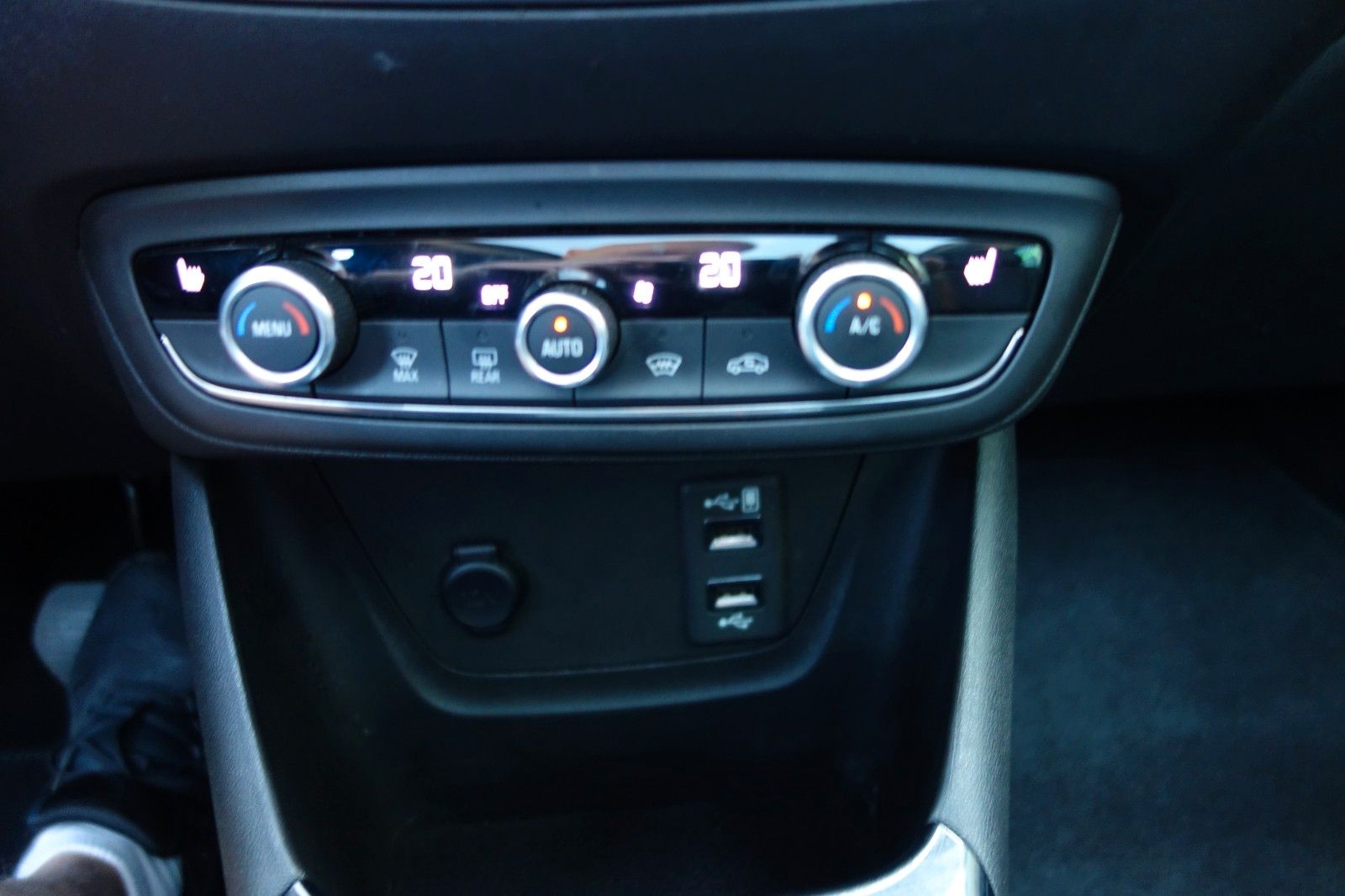 Opel Crossland (X) 1.5D Innovation - Samsaru's Car Outlet