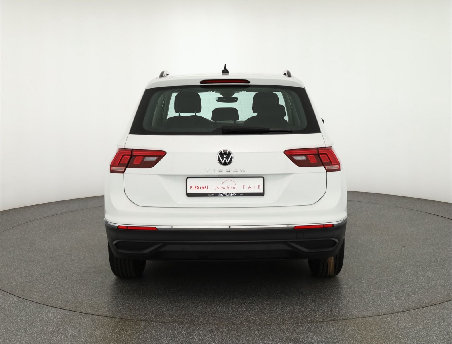 Volkswagen Tiguan 1.5 TSI Life - Samsaru's Car Outlet