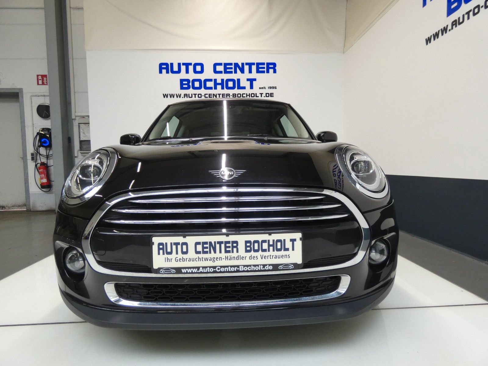 MINI Cooper Chili - Samsaru's Car Outlet