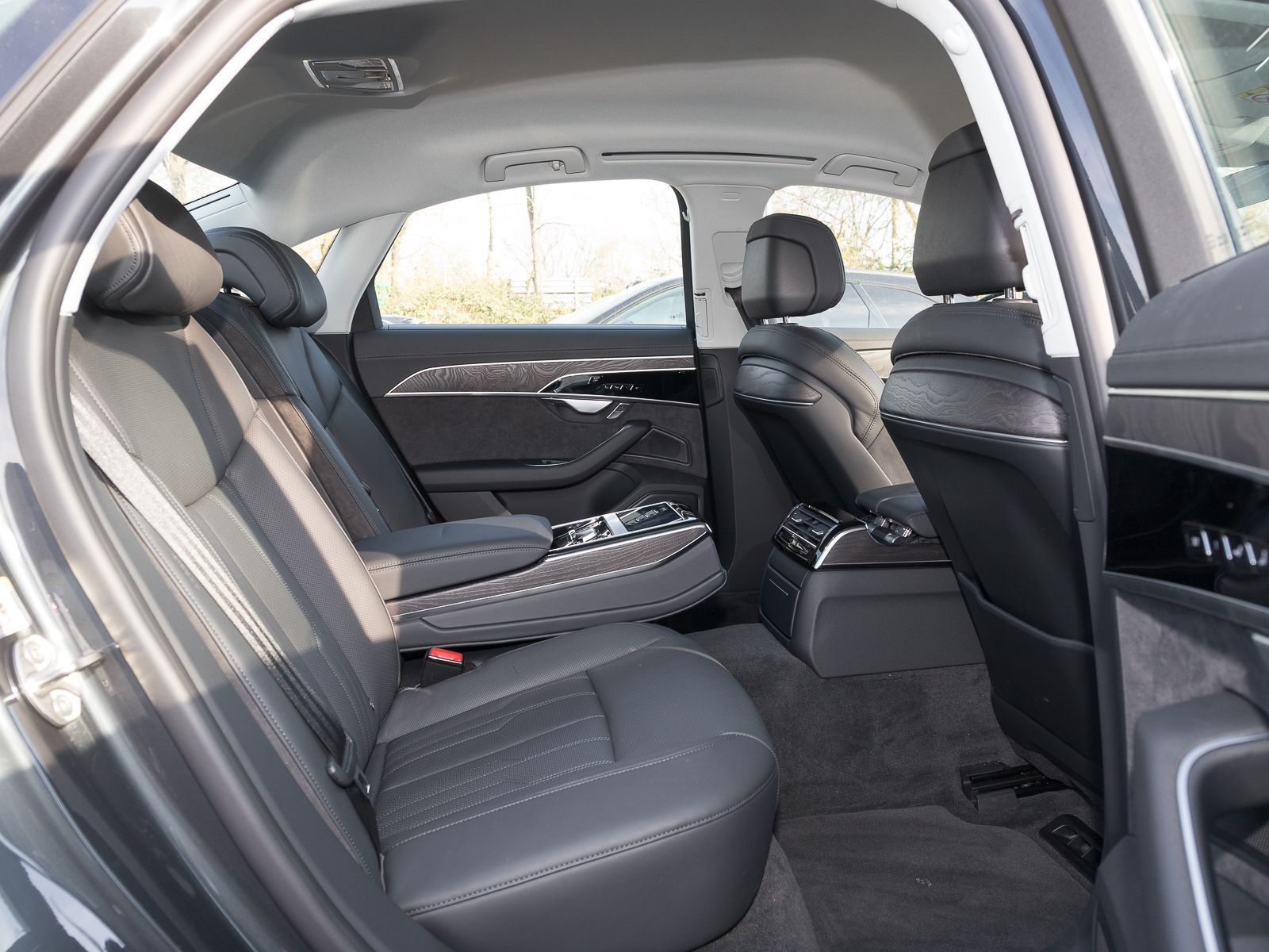 Audi A8 60 TFSIe Q - Samsaru's Car Outlet