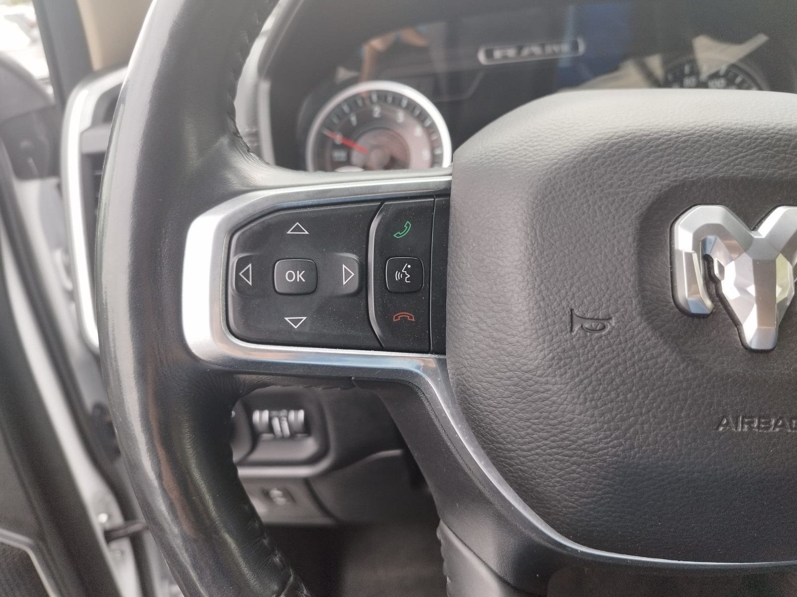 Dodge RAM 1500 Laramie Crew Cab 4x4  Kamera Leder LED