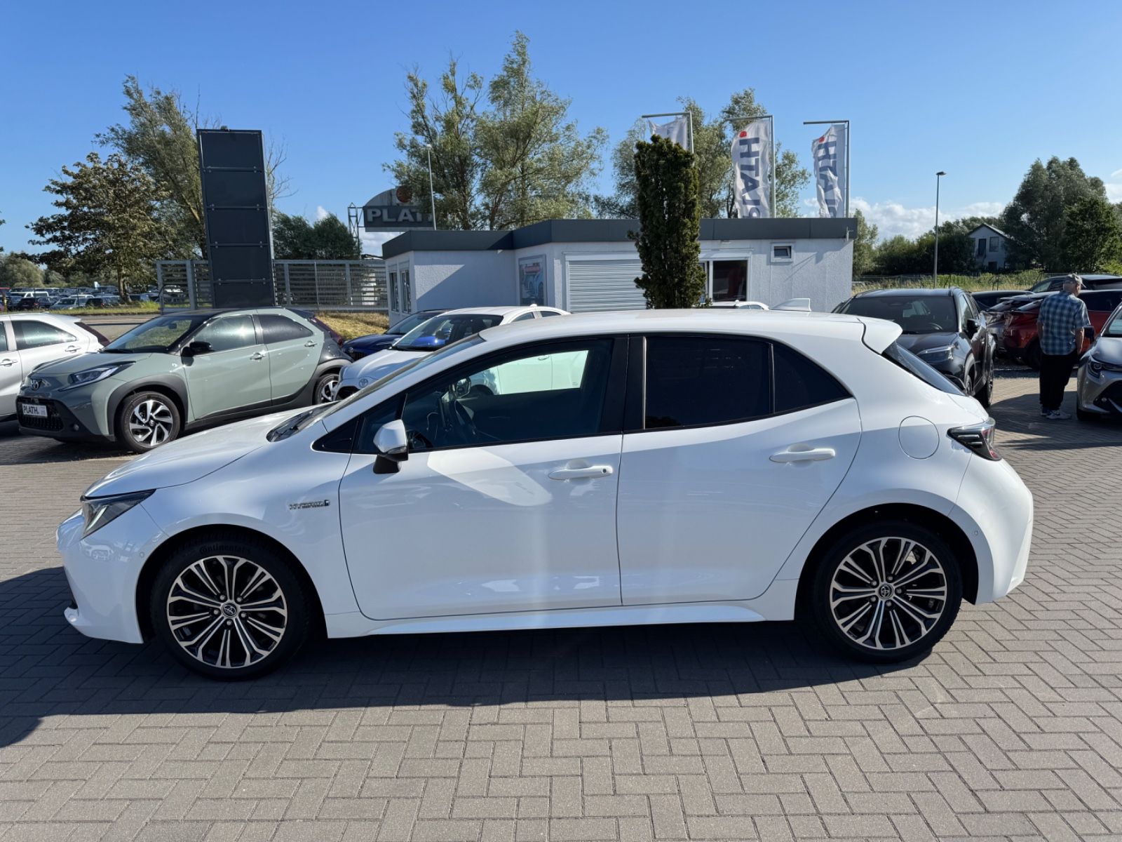 Toyota Corolla Hybrid - Samsaru's Car Outlet