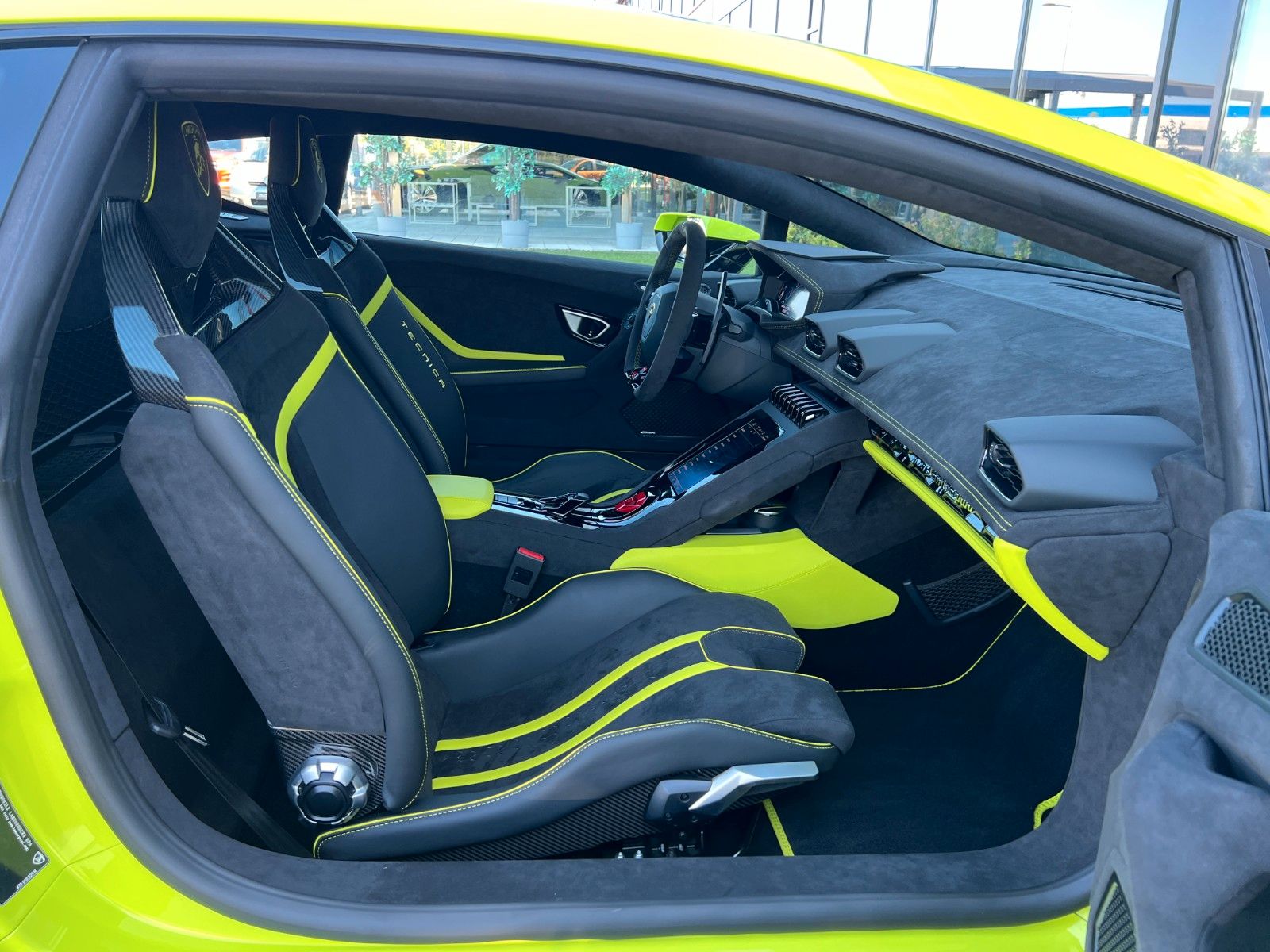 Lamborghini Huracán Tecnica - Samsaru's Car Outlet