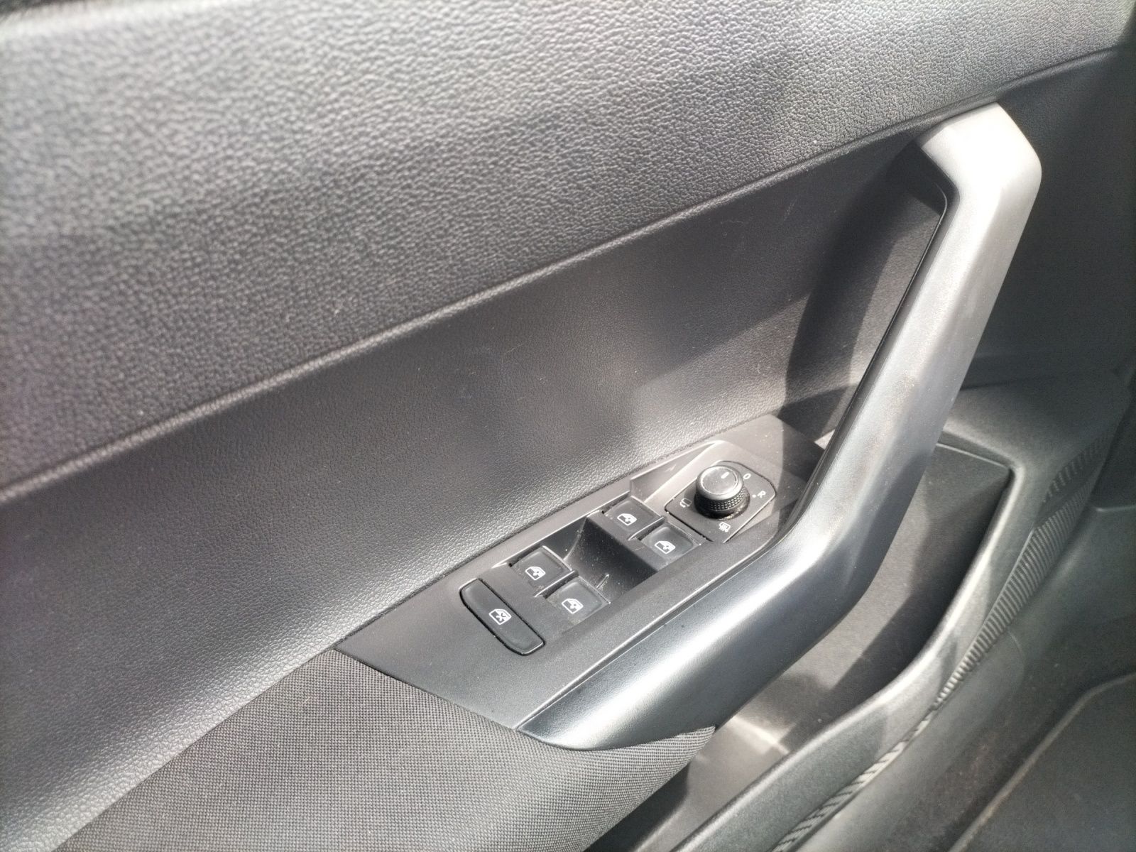 Volkswagen Polo VI Highline TSI DSG - Samsaru's Car Outlet