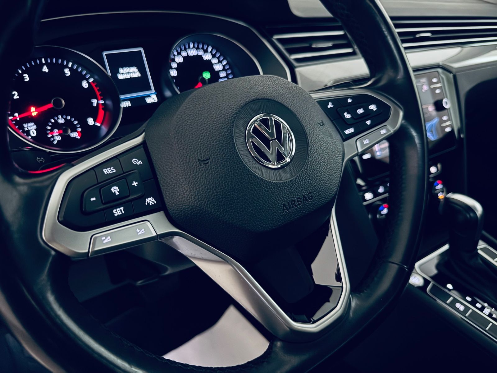 Volkswagen Passat Lim. Business 1.5 TSI - Samsaru's Car Outlet