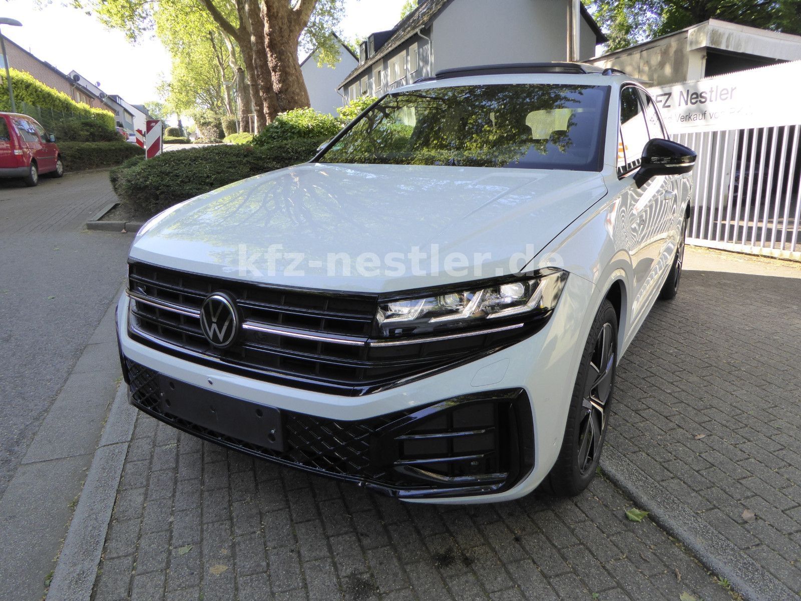 Volkswagen Touareg 3.0 TDI R-Line - Samsaru's Car Outlet