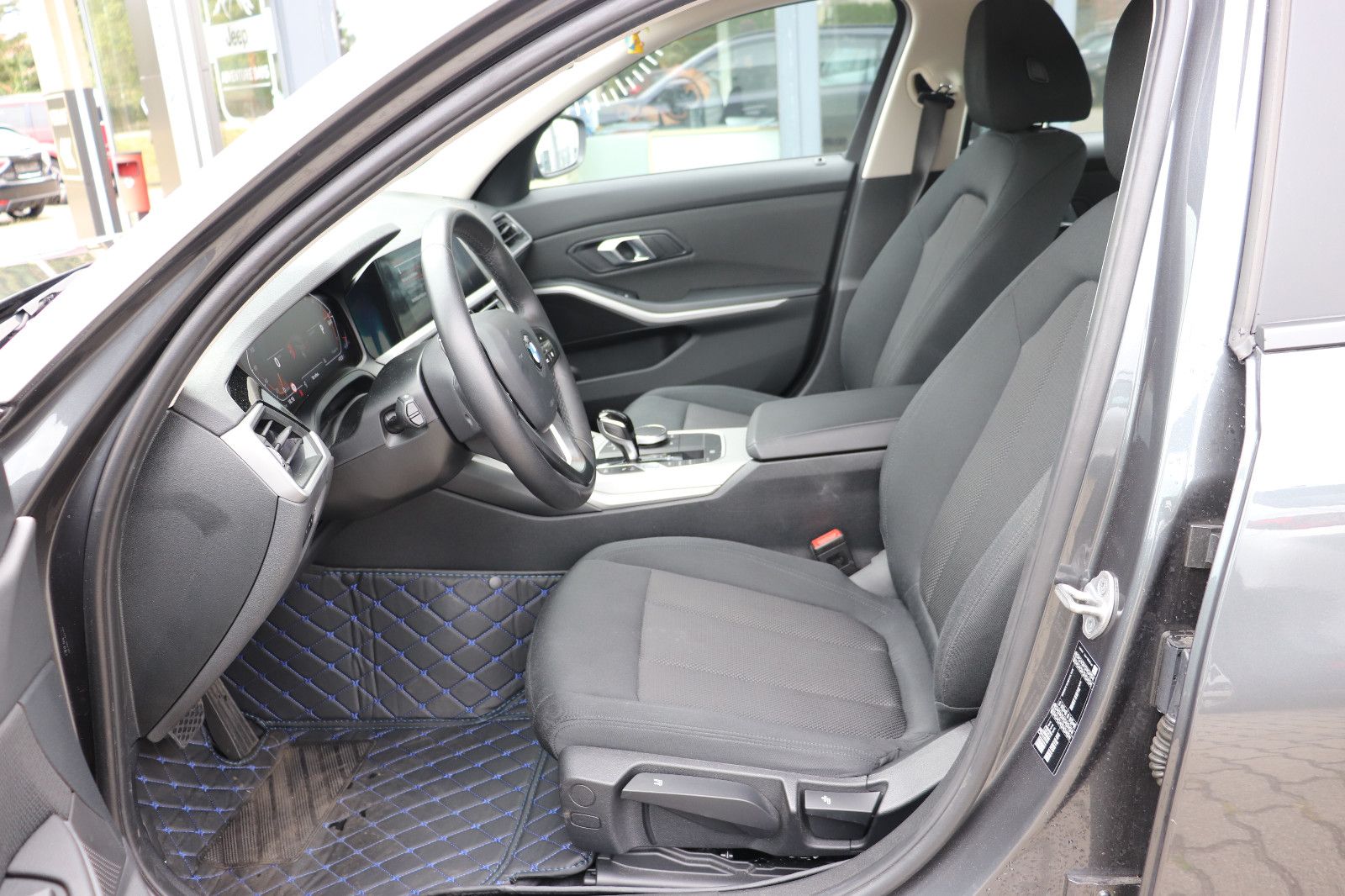 BMW 320i Touring Advantage - Samsaru's Car Outlet