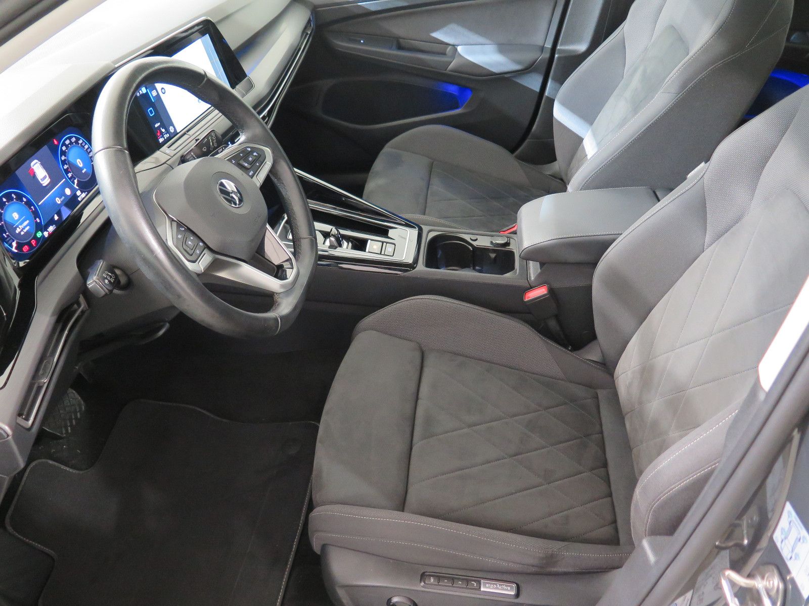Volkswagen Golf VIII Variant Style, LED,App,Navi,Sportsitze